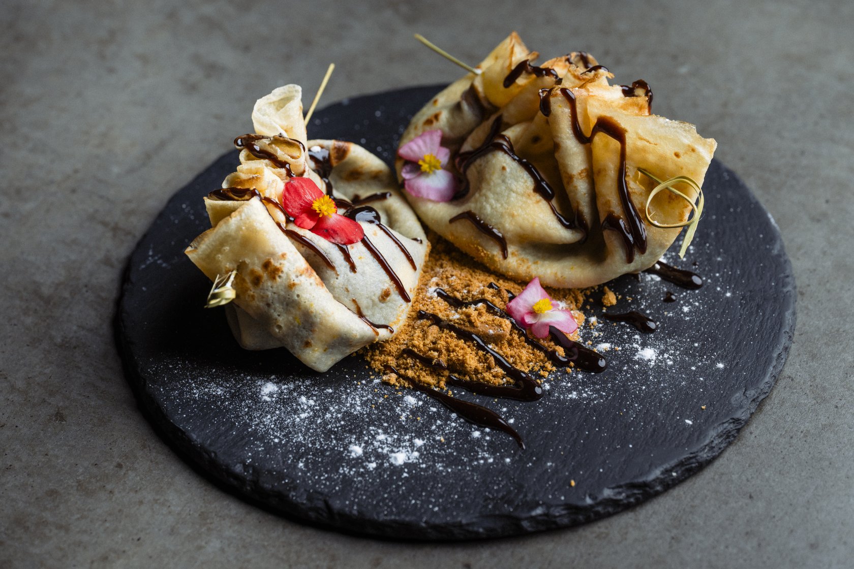 Crepes cu Nutella, biscuite si inghetata