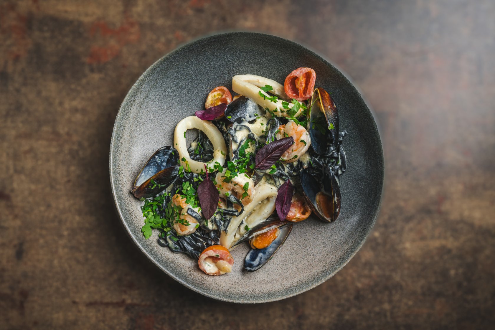 Tagliatelle nero cu fructe de mare  ( 280 g )