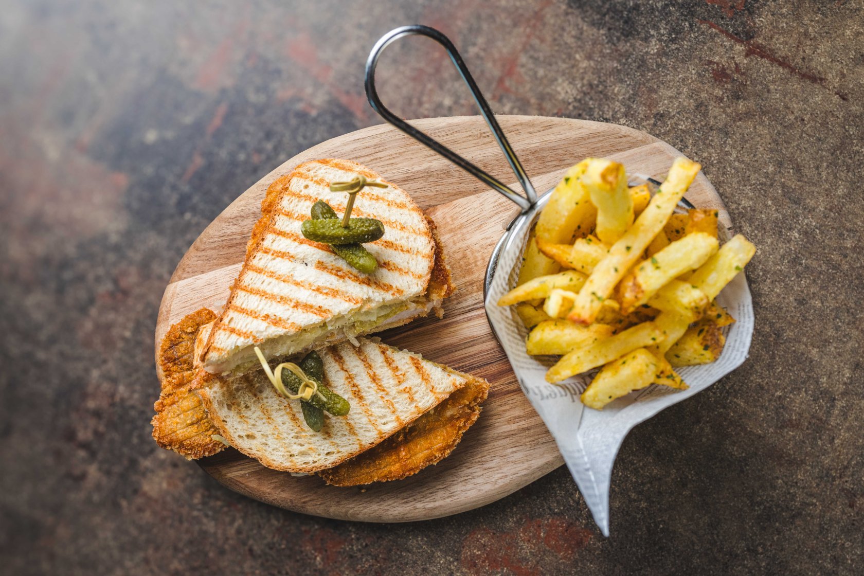 Pork Sandwich with pickles and homemade mayo ( 360 g )