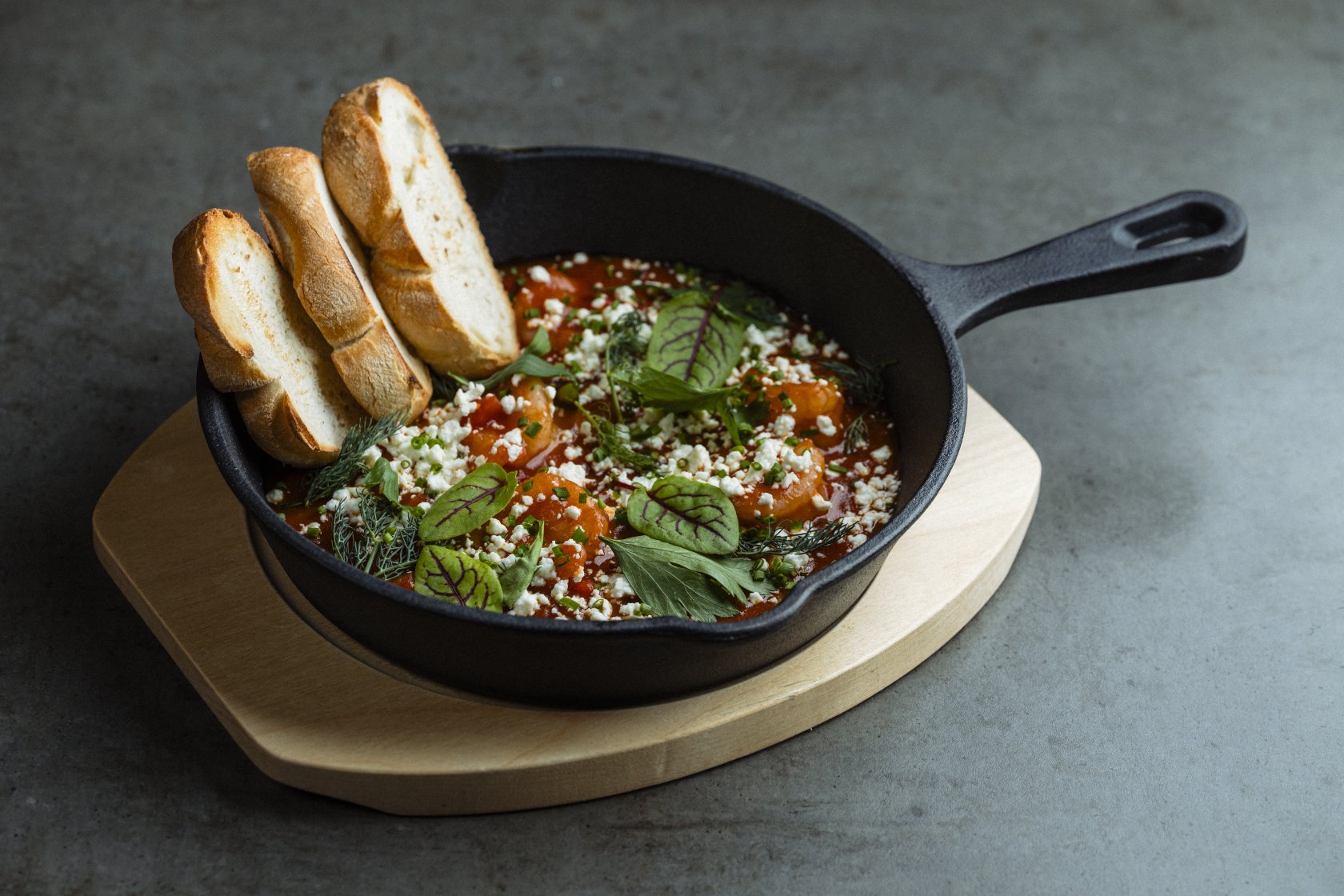Creveti saganaki