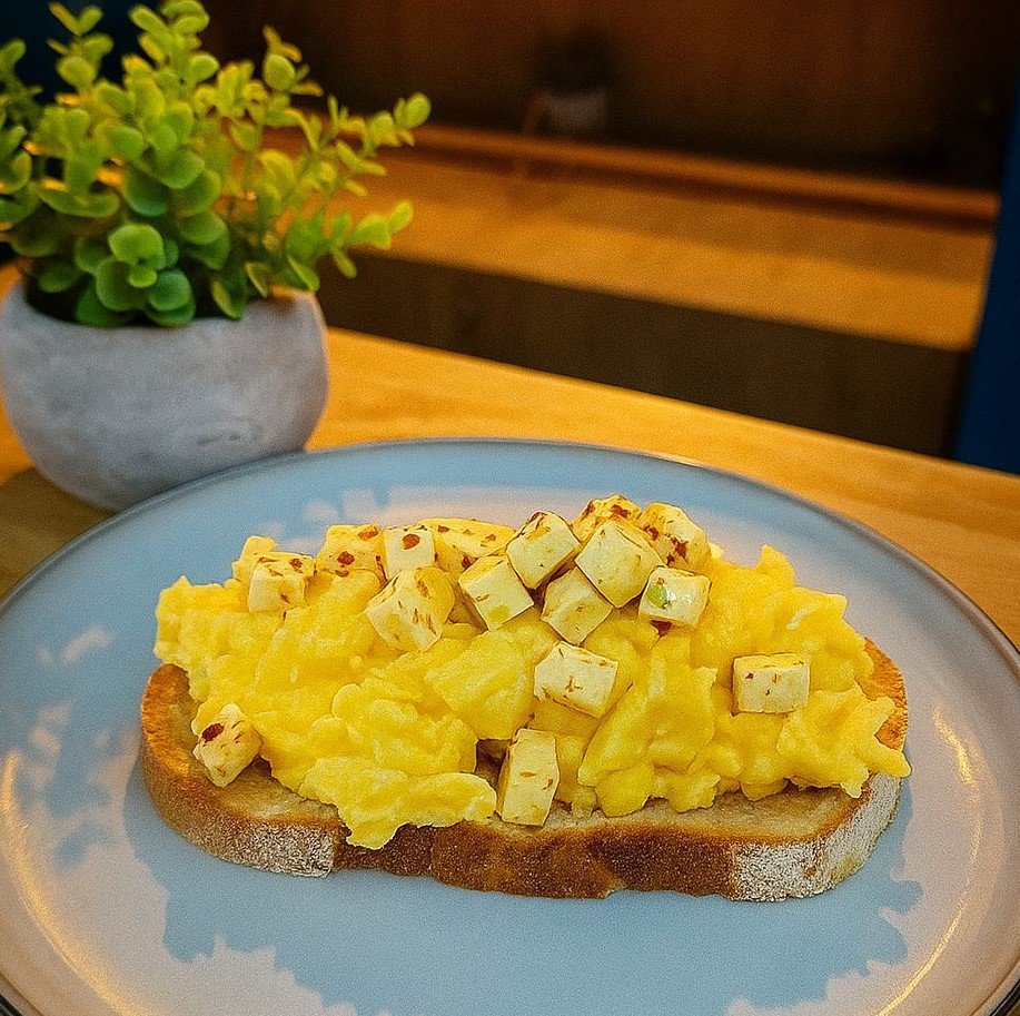 Scrambled Eggs cu telemea si miere 310g