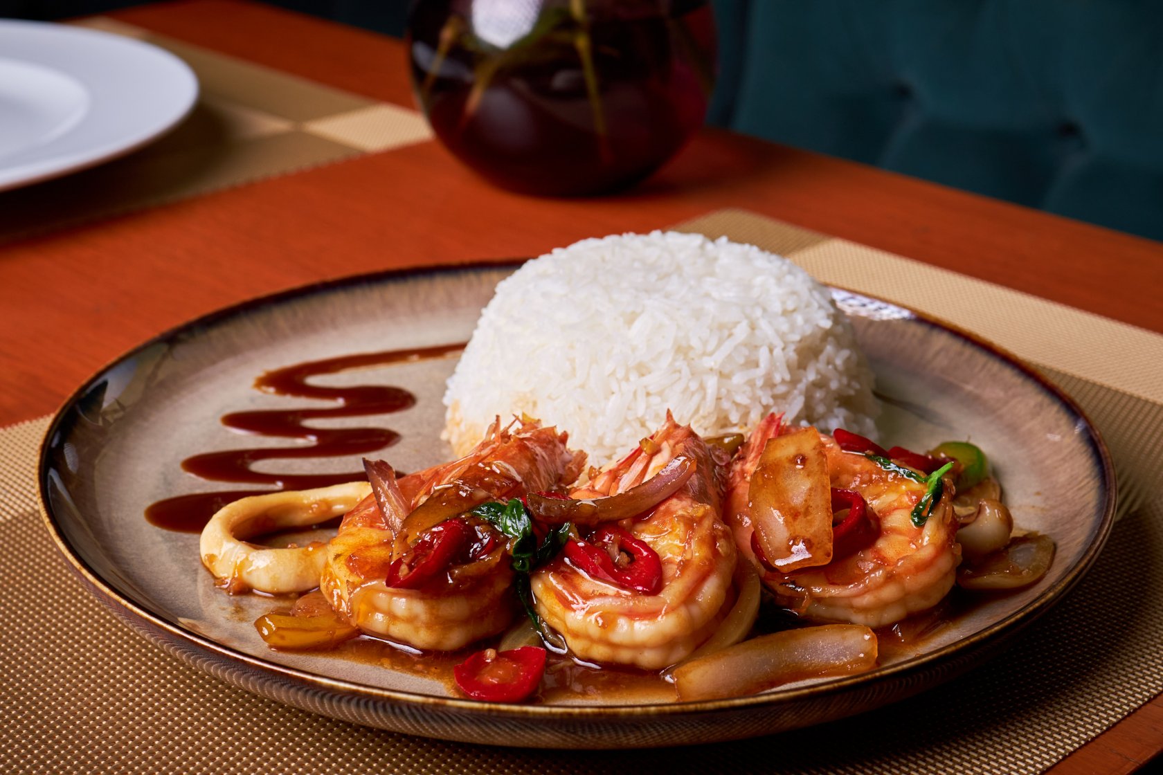 Stir fry cu busuioc si fructe de mare