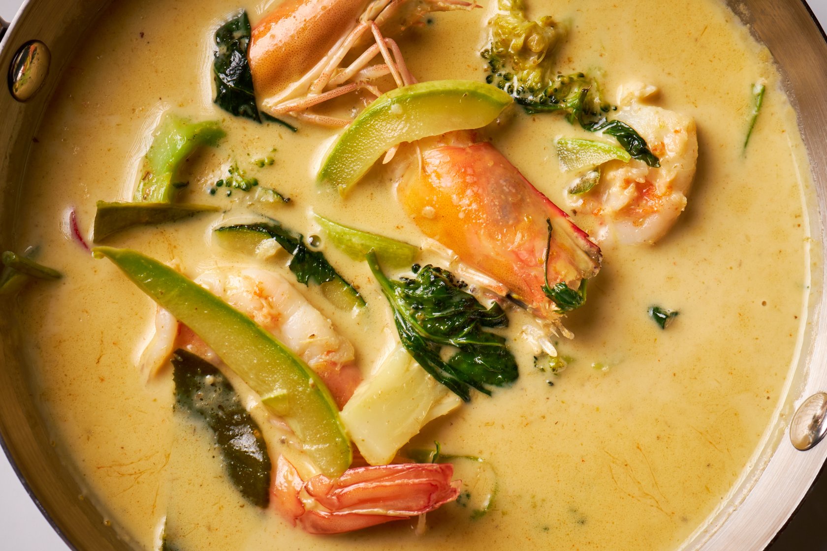 Curry verde cu fructe de mare și orez Jasmin