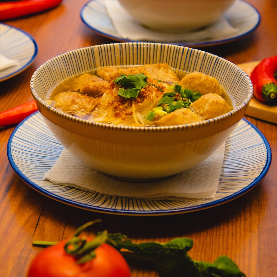 PORK WONTON NOODLES SOUP-PORK SOUP WITH RICE CUTS