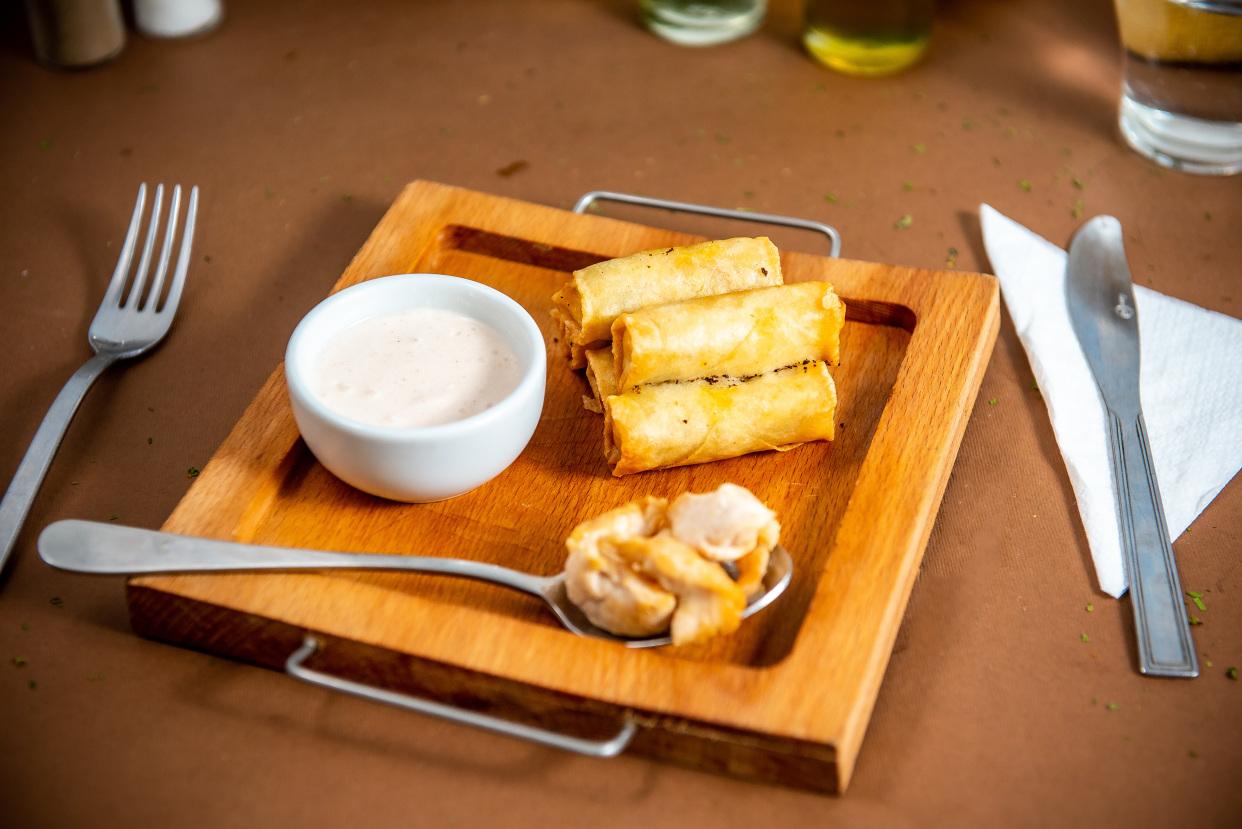 Mini chicken spring rolls