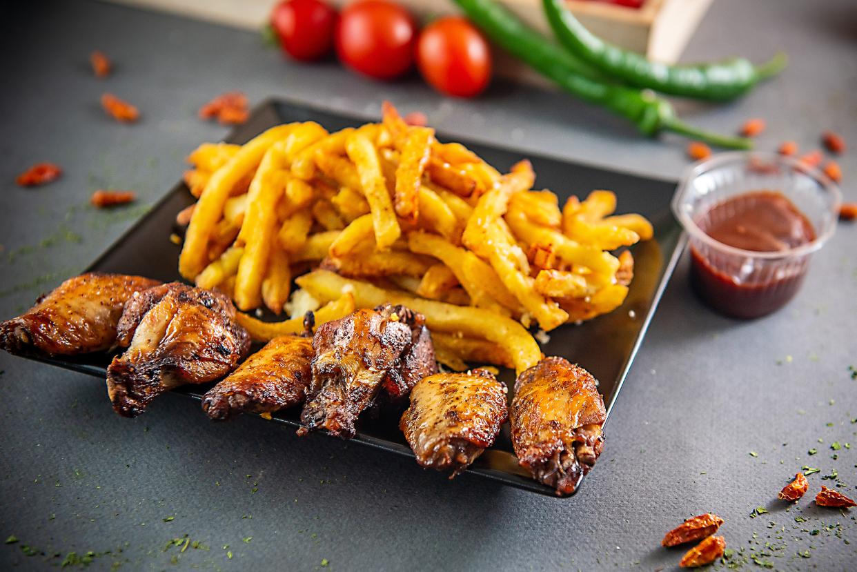 Spicy sweet wings 6 and fries