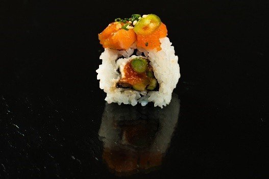 Spicy Salmoln Tartar Roll